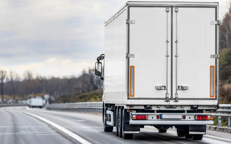 Jenis Truk Trailer dan Penggunaannya di Logistik